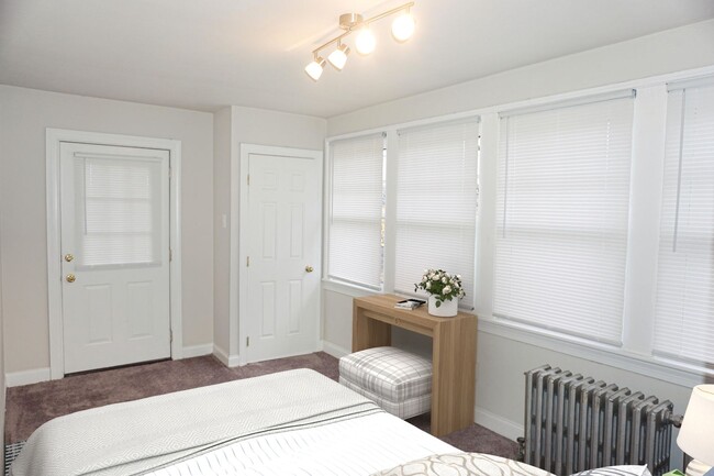 Building Photo - 2 Bed / 1 Bath in Wayne! Walkable Location! Unit 201/A