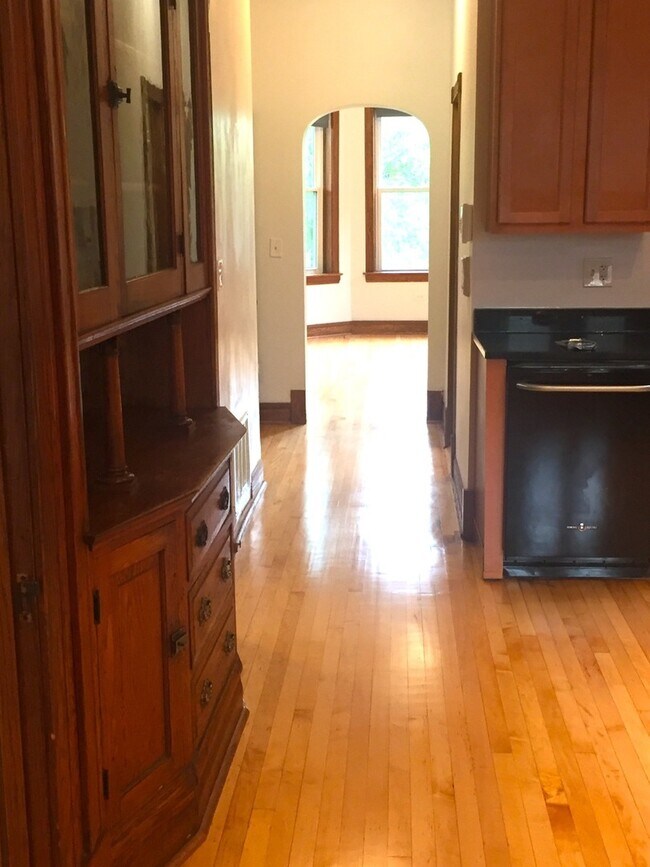 Photo - 2318 S Marshall Blvd Unit 2