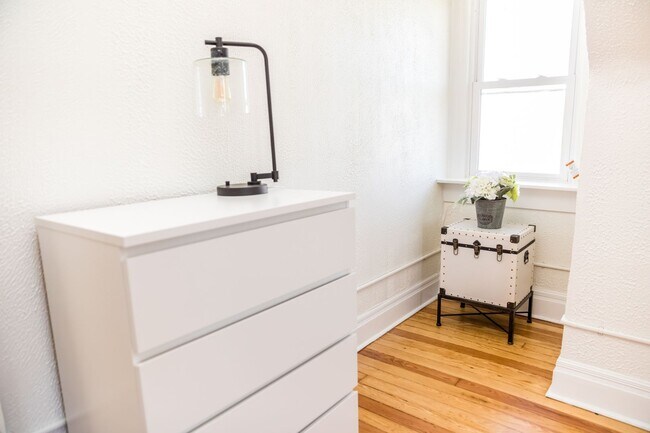 Photo - 1st Month is on us!  Tour Today! Wonderful... Unidad 4