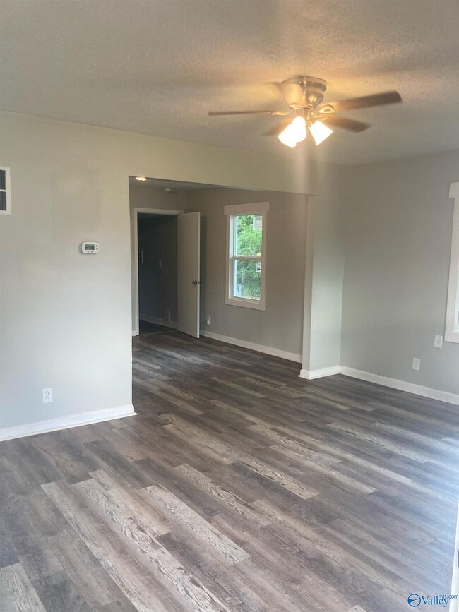 Photo - 1020 Fairway Dr NW