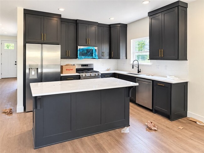 423 2nd St