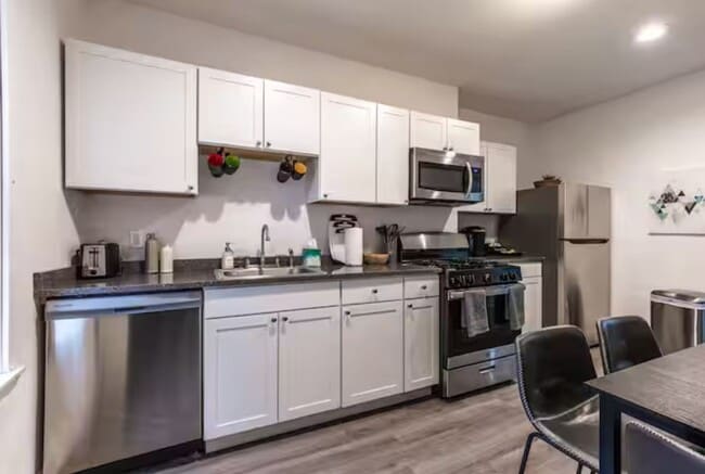 Photo - Renovated 3BR in South Side Flats | 100 Walk Score | In-Unit Laundry