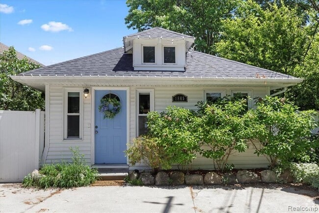 Building Photo - 1865 Cass Lake Front Rd Rental