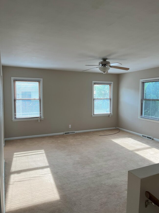412 11th Ave W