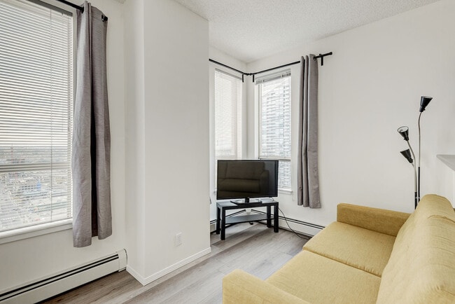 Photo - 1053-2301-1010 10 St SW