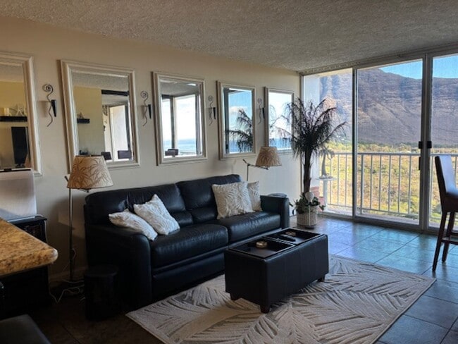 Photo - MAKAHA VALLEY TOWERS