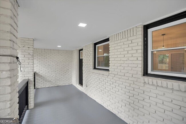 Photo - 2271 Cresta Dr