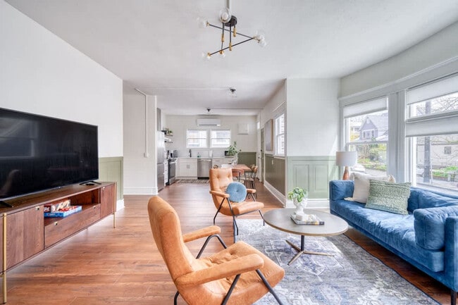 Building Photo - 1036 SE 12th Ave Unit ID1309866P Rental