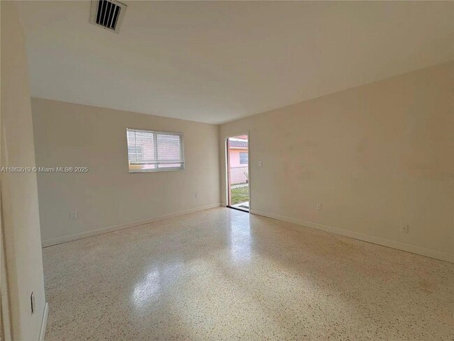 Photo - 628 W 17th St Unit 628