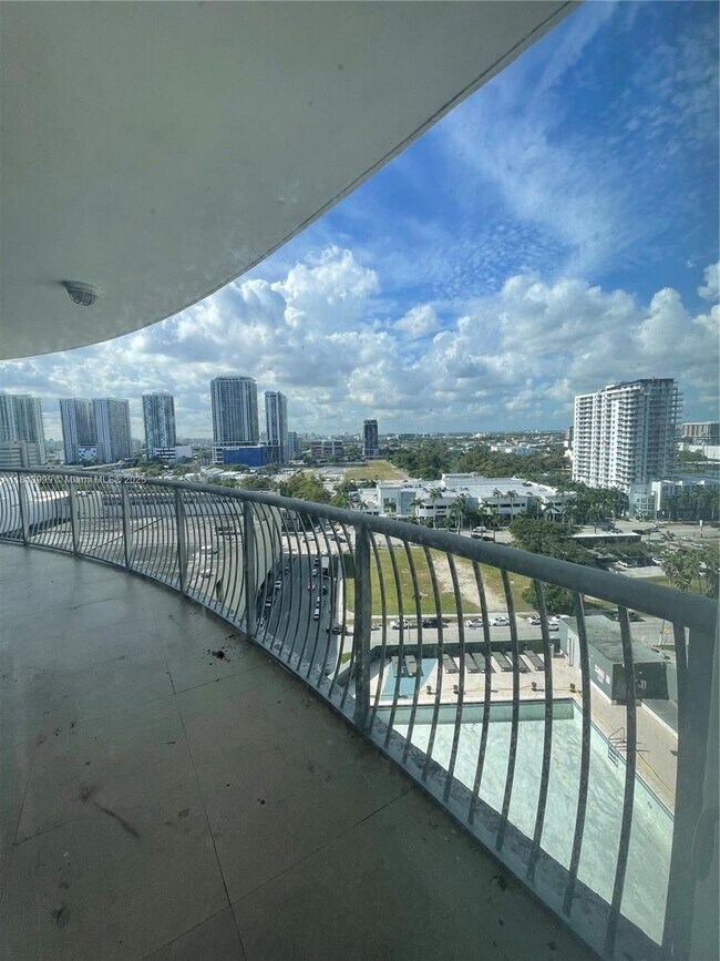 Photo - 1750 N Bayshore Dr Unidad 1715 Rental