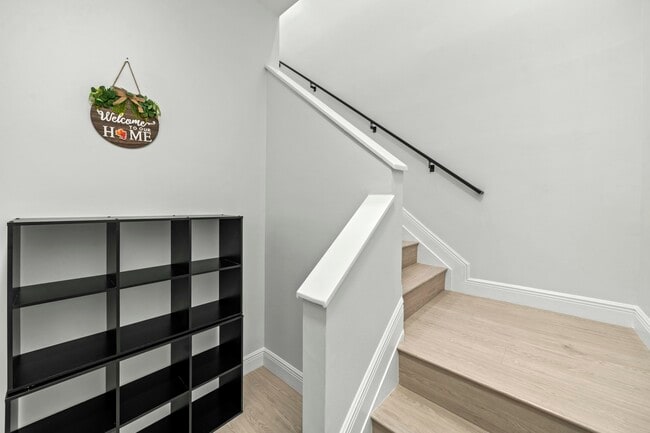 Photo - 6553 Via Regina