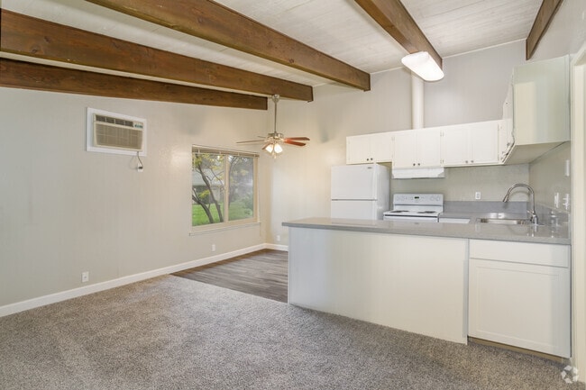 1BR, 1BA 605SF