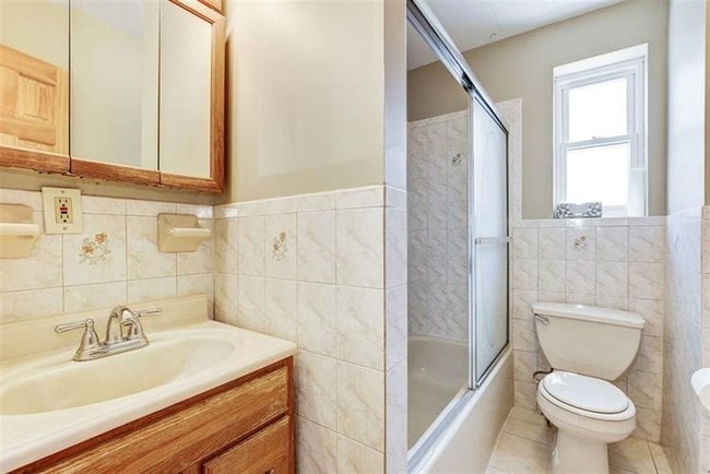 Bathroom - 165 Vroom St Unit 311