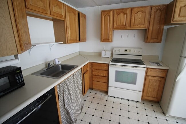 Photo - 3766 Lyle Ave Unidad #B