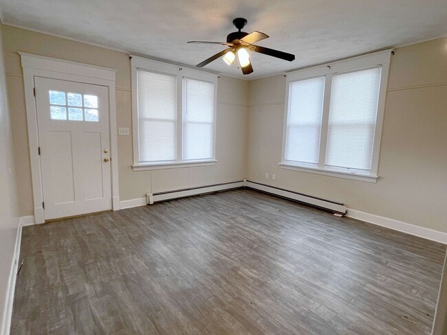 Building Photo - 4410-4412 York Street Unit 4410 York Street Rental