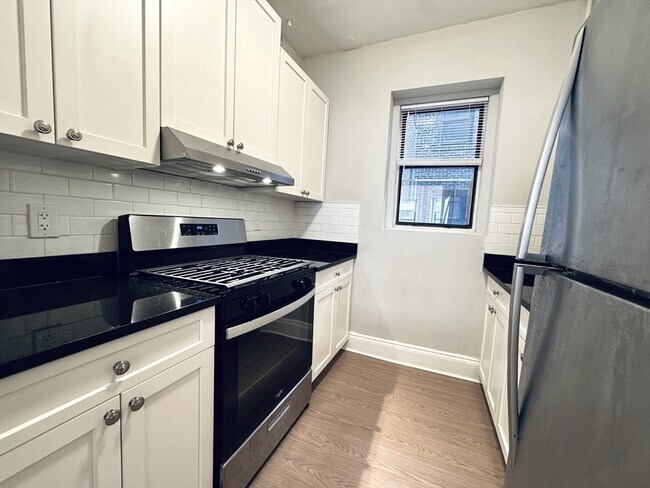 Building Photo - 4 Langmaid Ave Unit 1
