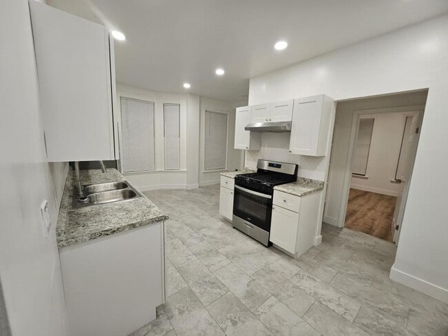 Building Photo - 75 5th Ave