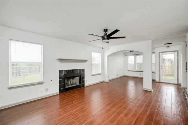 Photo - 348 Spillway Dr