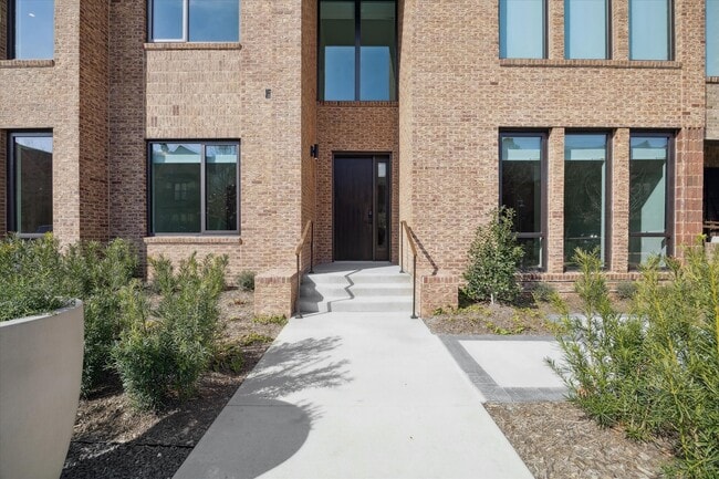 Photo - 1 Riva Row Unit 167