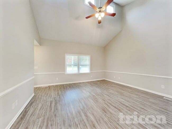 Photo - 176 Kay Ln