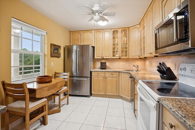 Photo - 3900 Oaks Clubhouse Dr Unidad 409