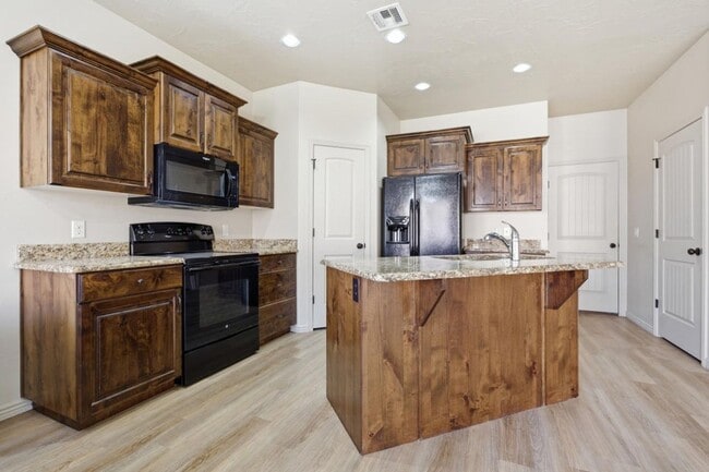 Photo - Beautiful Hobble Creek 4 Bed/2 Ba NEW FLOORS & PAINT