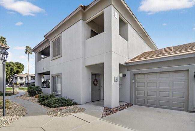 Building Photo - 7401 W Arrowhead Clubhouse Dr Unit 2045