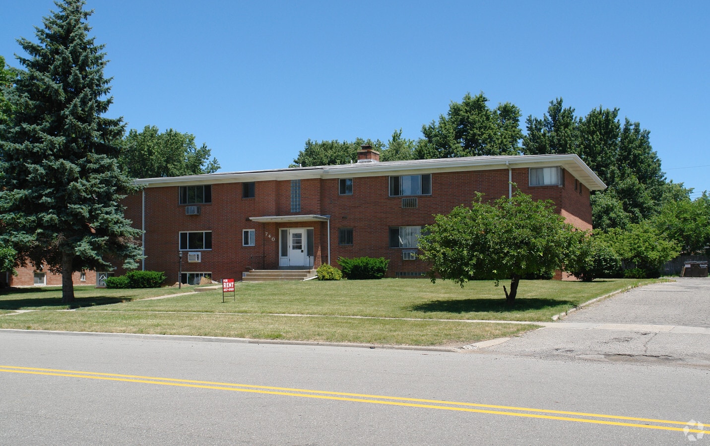 Photo - 740 Edgemont Blvd Apartments