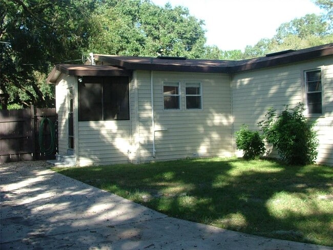 11709 Hoyt Ave