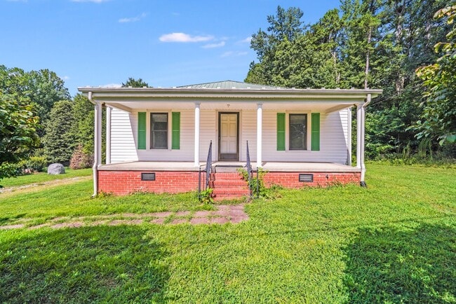 Updated & Move-In Ready 3BR with New HVAC,... - Updated & Move-In Ready 3BR with New HVAC,... House