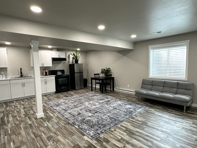 Living room w/ kitchenette - 4005 Cotopaxi Dr House