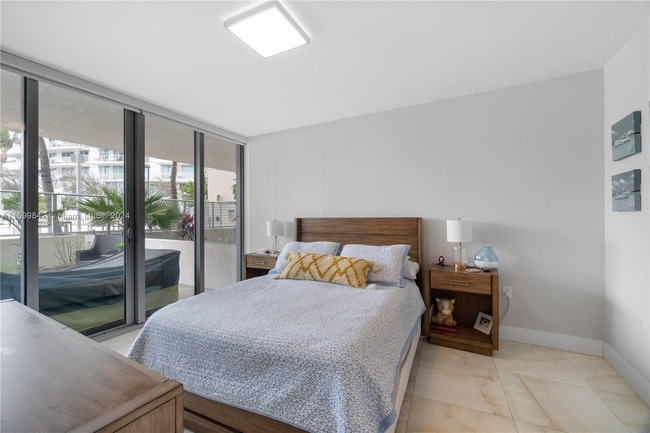 Building Photo - 6620 Indian Creek Dr Unit 121