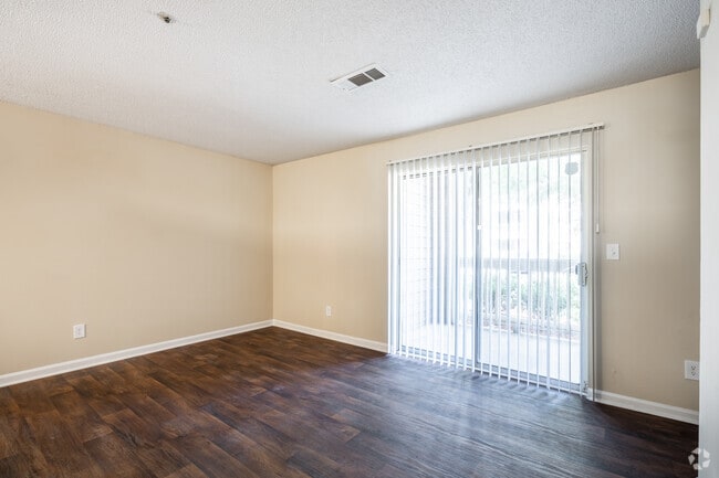 1BR, 1BA - 736SF
