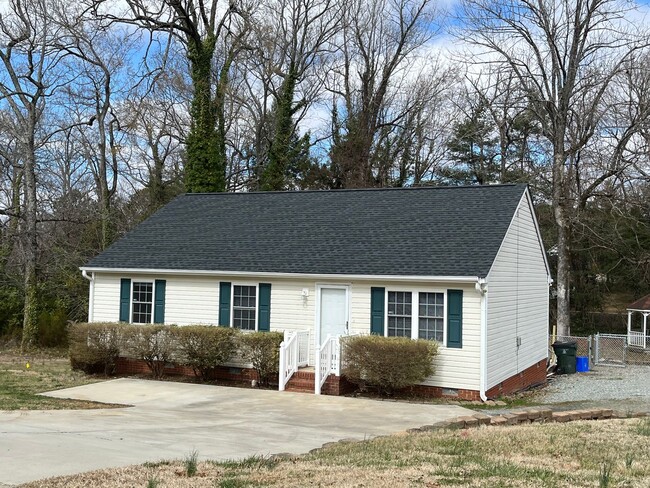 ~~ Cute 3-Bedroom Home w/fenced backyard ~~ - ~~ Cute 3-Bedroom Home w/fenced backyard ~~