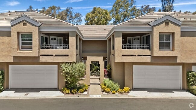 Building Photo - Charming & Bright Home in the Heart of Irv...