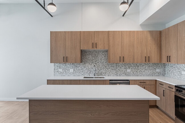 Photo - 805 N Milwaukee Ave