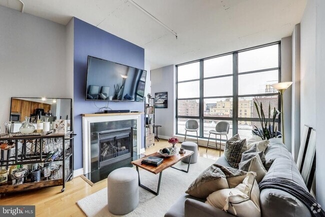 Building Photo - 2020 12th St NW Unit 618 Rental