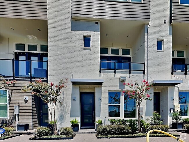 Building Photo - 7 N St Charles St Rental