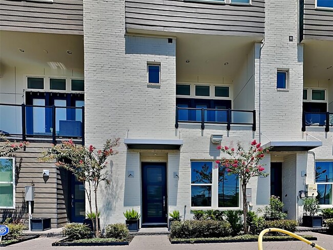 Photo - 7 N St Charles St Condo