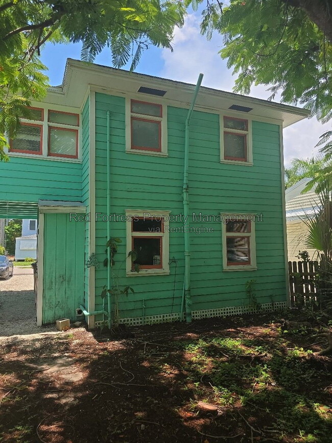 Photo - 1609 Poinsettia Ave