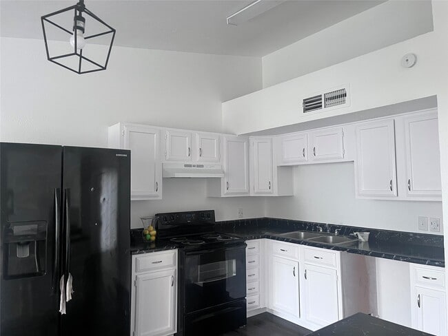 Photo - 4710 Cairnlomond St