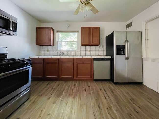 Photo - 2 Bedroom Home, Fenced in Backyard + Garage! Available soon!