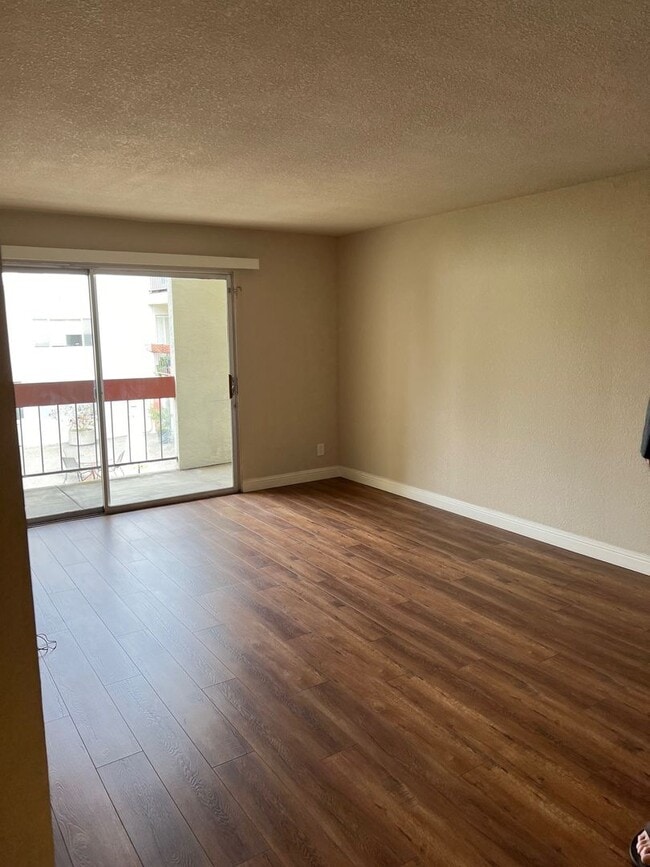 Building Photo - Sunny 1BR in Prime Oakland Location - Pool... Rental