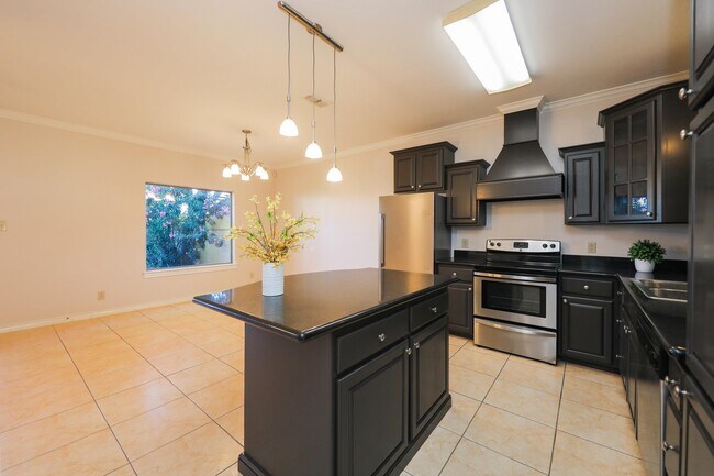 Photo - 707 St James Dr Unit 105