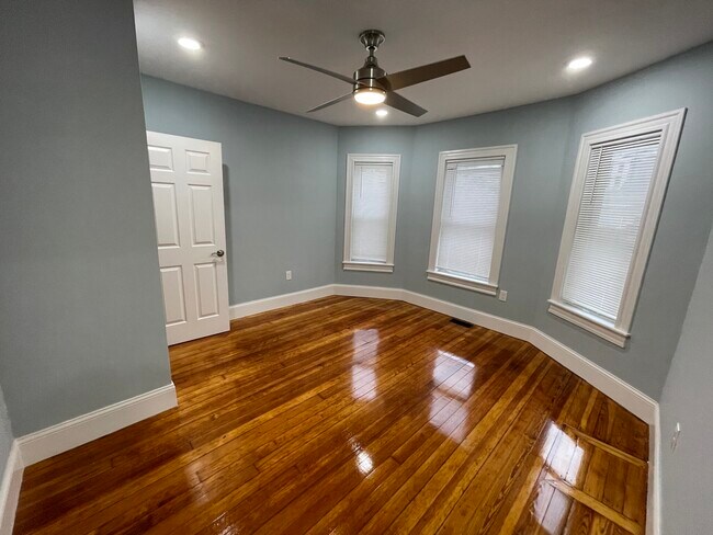 Photo - 3 Mossland St