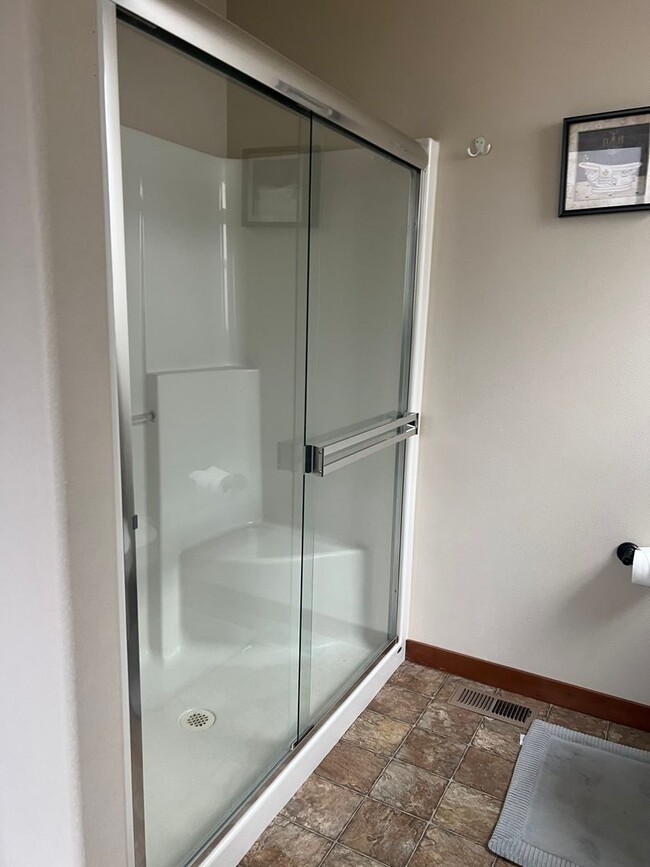 Photo - Beautiful 4 Bedroom in Ferndale!