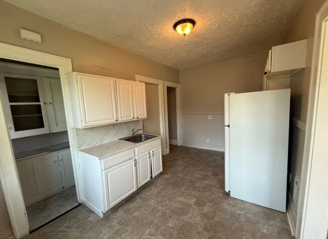 Photo - 27 Carthage Dr Unit 27 Carthage Dr (Apt 4-Up/East)