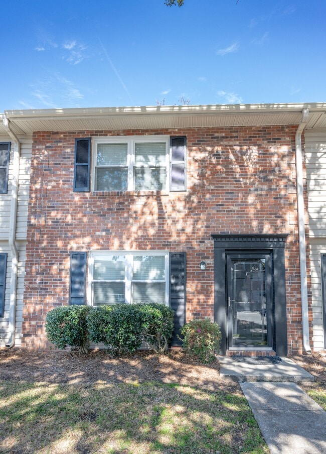 Building Photo - 415 Parkdale Dr