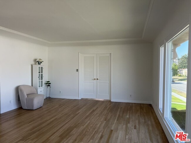 Photo - 4120 S Victoria Ave