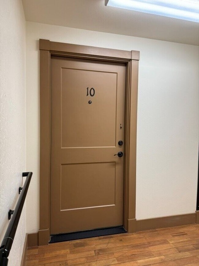 Photo - 9996 - Procurement Properties Unit 661 Virginia Ave, Apt. #10